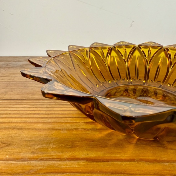 Vintage Federal Glass Petal Amber Bowl – 8" Sunflower Pressed Glass - Picture 7 of 14